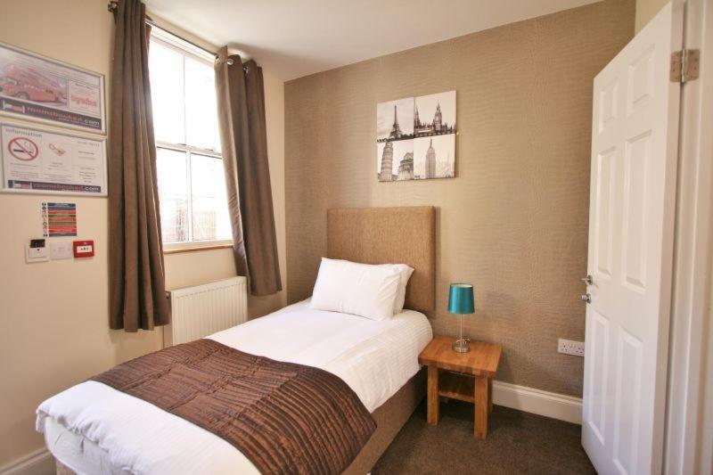 Central Studios Gloucester Place By Roomsbooked Cheltenham Exterior photo